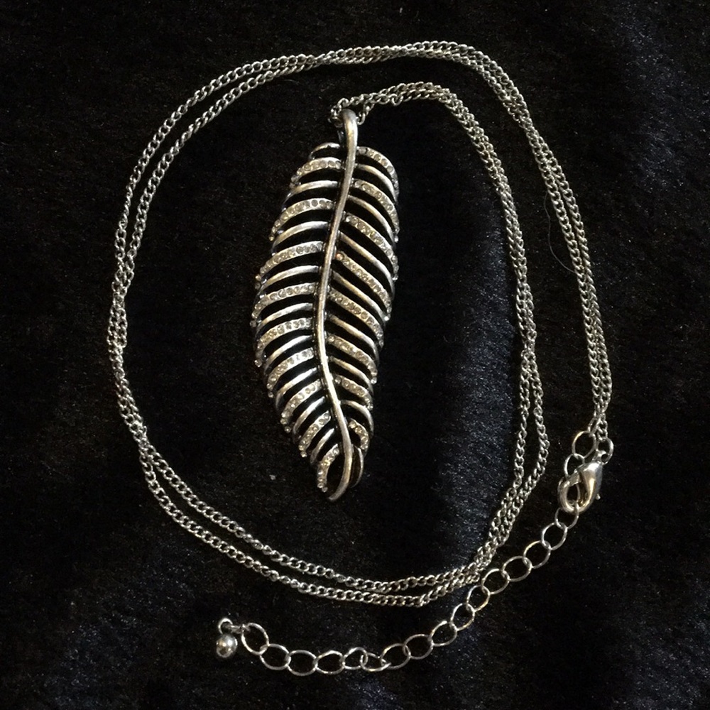 🌻Bling Feather Necklace